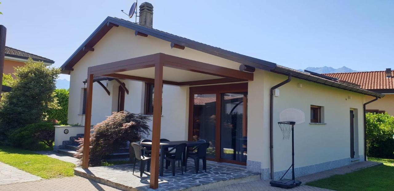 Villa Iris -Pet Friendly Stay - Garden - Private Parking- Bike Friendly Holiday House Colico Eksteriør billede