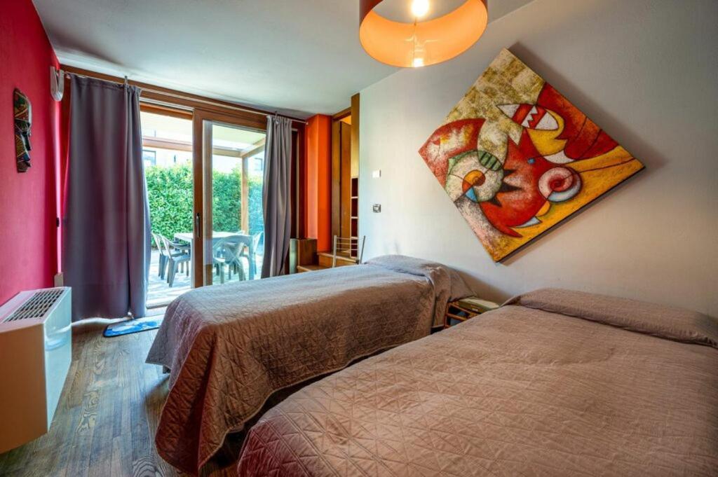 Villa Iris -Pet Friendly Stay - Garden - Private Parking- Bike Friendly Holiday House Colico Eksteriør billede