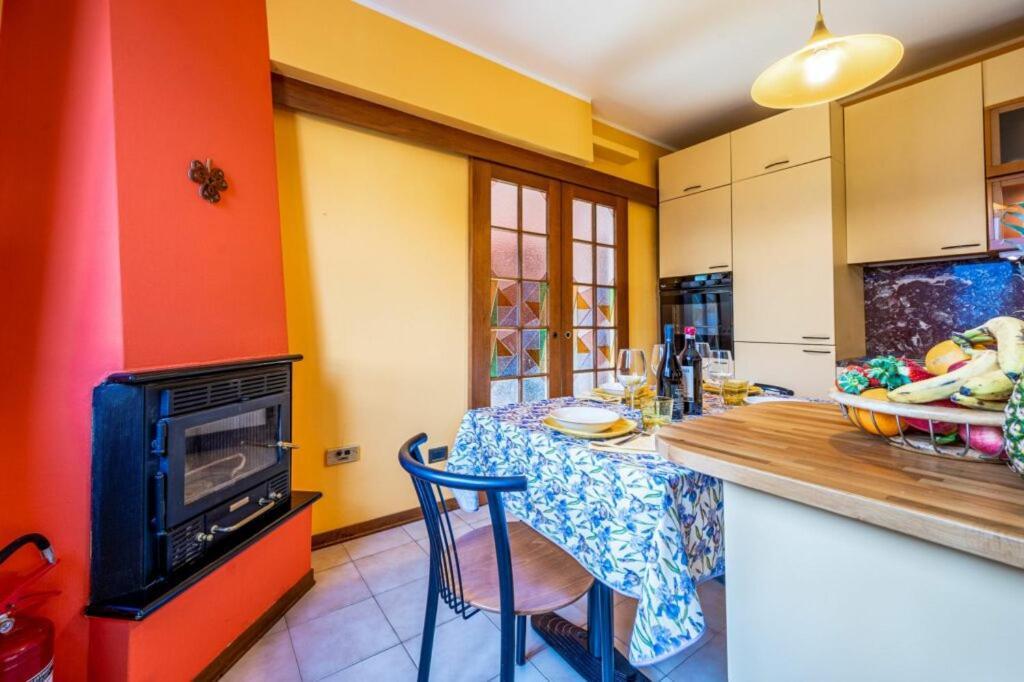 Villa Iris -Pet Friendly Stay - Garden - Private Parking- Bike Friendly Holiday House Colico Eksteriør billede