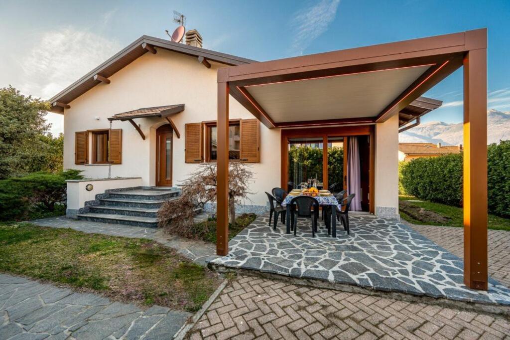 Villa Iris -Pet Friendly Stay - Garden - Private Parking- Bike Friendly Holiday House Colico Eksteriør billede
