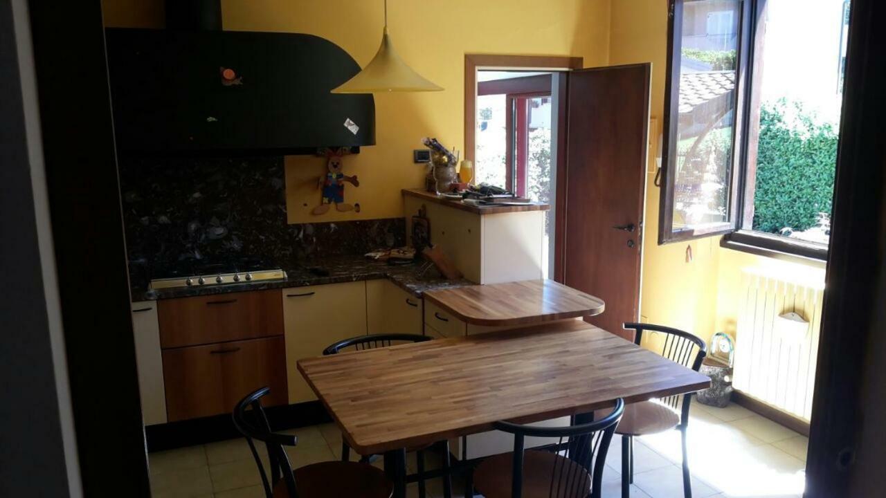 Villa Iris -Pet Friendly Stay - Garden - Private Parking- Bike Friendly Holiday House Colico Eksteriør billede