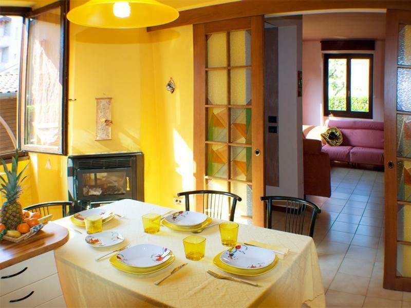 Villa Iris -Pet Friendly Stay - Garden - Private Parking- Bike Friendly Holiday House Colico Eksteriør billede