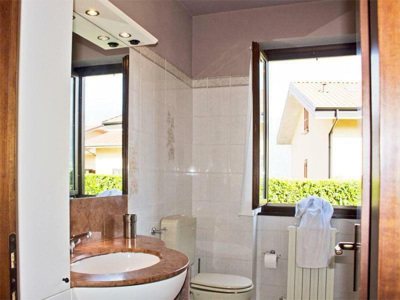 Villa Iris -Pet Friendly Stay - Garden - Private Parking- Bike Friendly Holiday House Colico Eksteriør billede